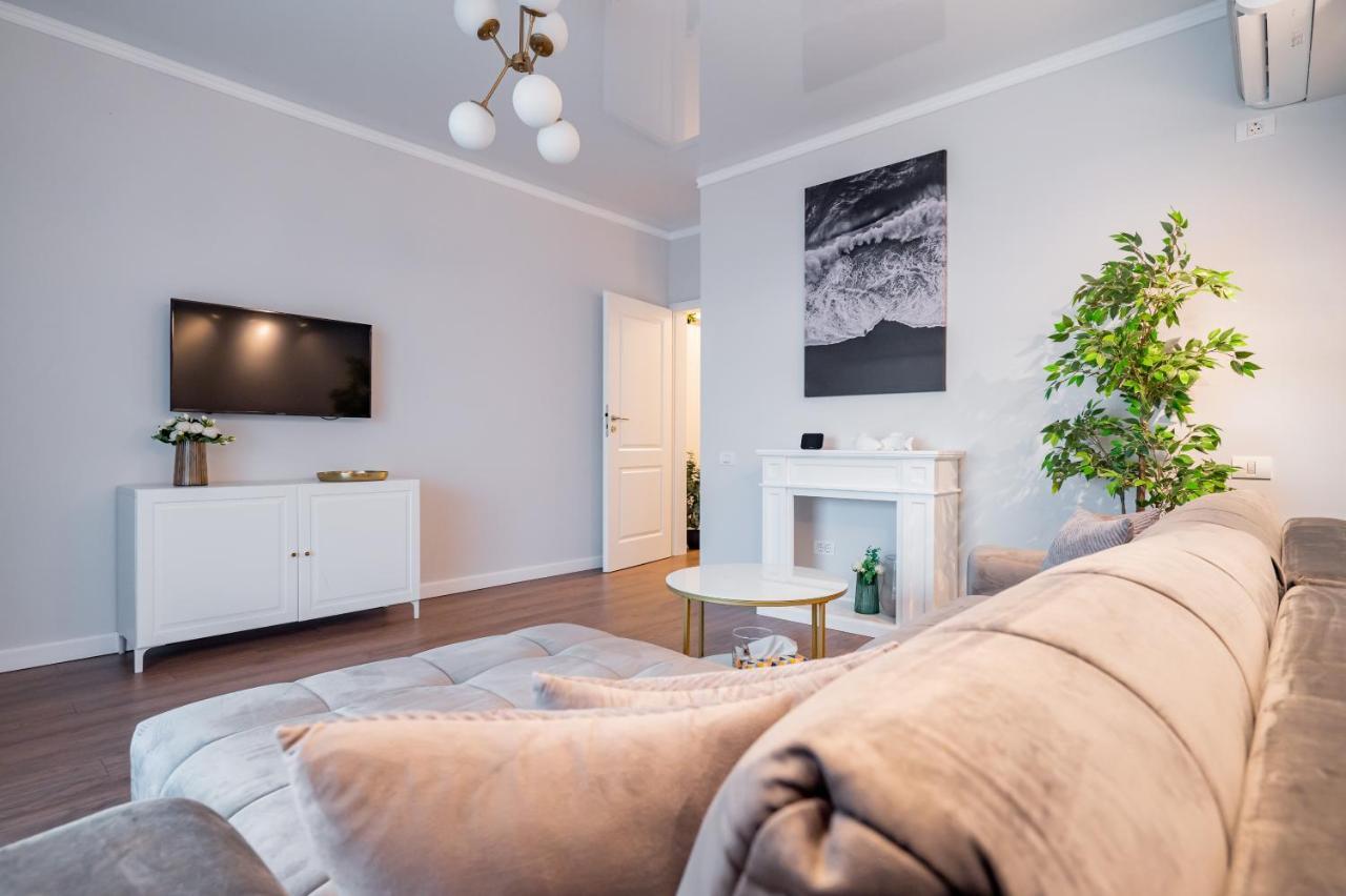 Golden Mirage Sunset Apartment Mamaia Buitenkant foto