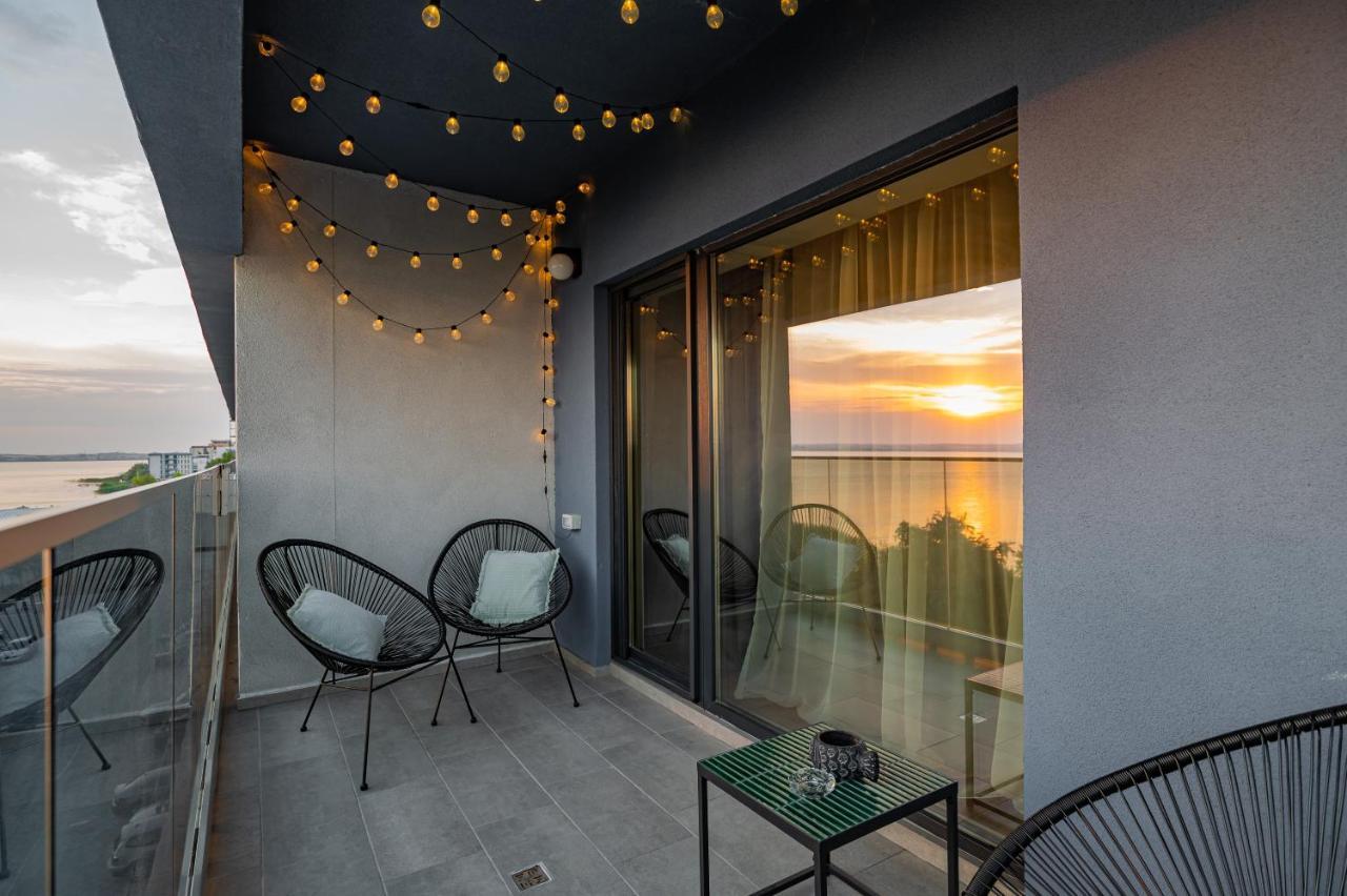 Golden Mirage Sunset Apartment Mamaia Buitenkant foto