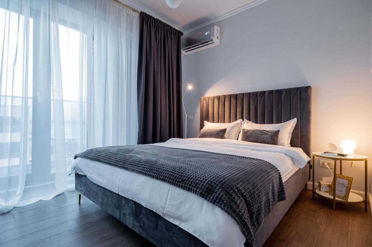 Golden Mirage Sunset Apartment Mamaia Buitenkant foto