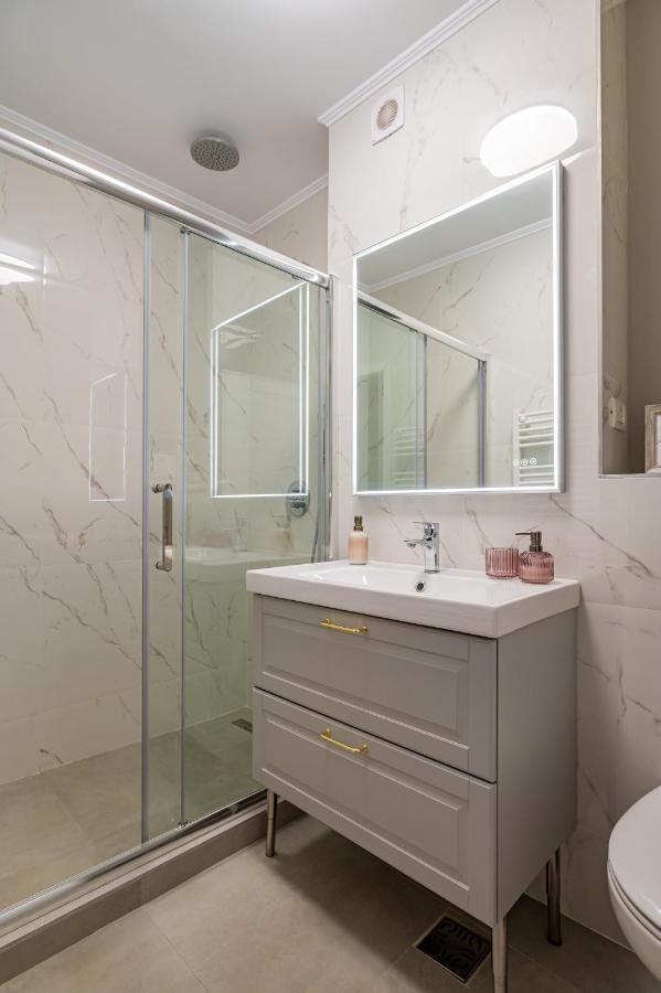 Golden Mirage Sunset Apartment Mamaia Buitenkant foto